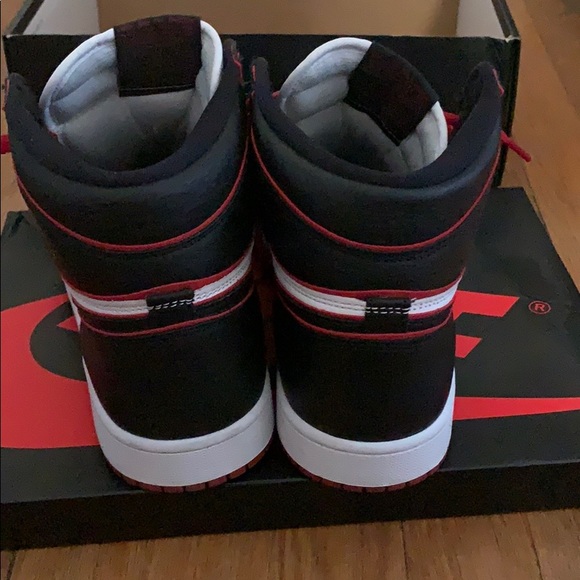 Air Jordan 1 Retro High OG - Picture 3 of 5